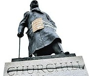 처칠 동상이 무슨 죄냐, 법으로 철거 막는 영국