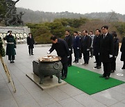 곽대훈 새마을운동중앙회장, 새해 맞아 현충원 참배