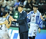 KT 송영진 감독·허훈 "5연승 이어나가서 기쁘다...3라운드 MVP 배스가 받아야 한다"