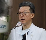 서울대병원 뒤늦게 브리핑…이재명 '헬기 상경' 논란 지속