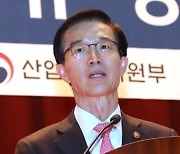 석달 만에 떠나 총선行 방문규 산업장관 "운명 받아들이기로"