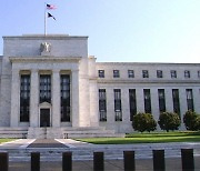 美 FOMC 위원들 "금리인하 적절"…구인건수 2021년 이후 최저