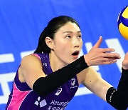 ‘에이스의 품격은 이런 것’ 경기 내내 부진하던 김연경, 5세트 듀스서 혼자 경기 끝냈다