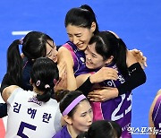 옐레나+김연경 쌍포 터졌다…흥국생명, IBK기업은행에 3-2 진땀승