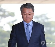 '정운호에 청탁 뒷돈' 홍만표 전 검사장 변호사 활동 재개