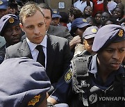 (FILE) SOUTH AFRICA OSCAR PISTORIUS PAROLE