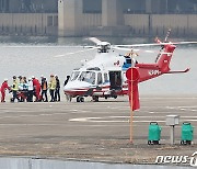 의사들 뿔났다…"李대표 헬기 이송은 특혜, 이중적 특권의식 규탄"