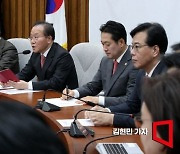 [포토] 윤재옥 "쌍특검 재의요구권 권한쟁의심판 청구는 악의적 총선 전략"