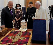 가톨릭 역사상 처음으로...교황 이라크에 갔다
