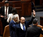 이스라엘 8개 정당 뭉친 ‘무지개 연정’ 막 올랐다