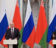 푸틴의 러시아, 크림반도 이어 벨라루스도 흡수하나