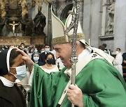 여성 사제, 동성애, 신부 결혼... 85세 교황, 천주교 3단계 대개혁 착수
