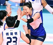 ‘서브 10-3→블로킹 8-4’ 완벽 그 자체! 현대건설의 적수는 없다, 도로공사 완파…승점 50점 고지→흥국생명과 6점차 [MK김천]