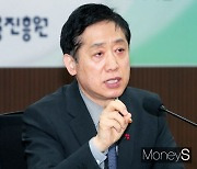 [머니S포토] 금융위 김주현 "서민금융플랫폼, 올해 상반기 운영 시작"