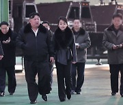 김정은, 고체연료 ICBM 발사대 생산 공장 시찰