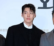 김우빈 '신민아가 반한 외모'