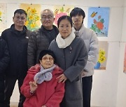 87세 시민화가 김풍자의 "찬란한 인생" 전시