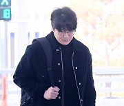 성시경, 공항 패션은 역시 블랙 [SE★포토]