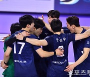 '임동혁 28득점 폭발' 대한항공, 우리카드 3-0으로 꺾고 2연패 탈출