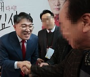 "뼛속까지 창원사람"…'문자 논란'에도 출판기념회 연 현직 부장검사