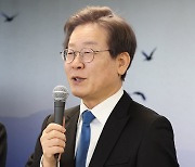 이재명 "위기에 처한 민주주의, 우리 손으로 지키자"