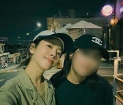 한지민, 미모의 친언니 공개…"동생 못지않네"[★핫픽]