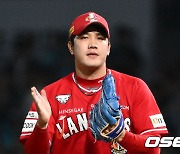 '세이브왕' 서진용 4.5억 & 박성한 3억 진입...SSG 속전속결, 2024년 연봉 계약 완료 [공식발표]