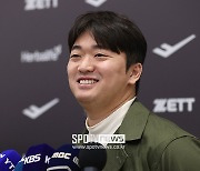 [포토S] 샌디에이고 고우석, "(유)영찬이 믿어요"