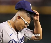 주먹 한 번에 2억 달러 날린 사나이가 있다… 처참한 몰락, 이대로 MLB서 매장되나