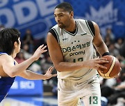 '로슨+알바노 42점' 선두 DB, 최하위 삼성 87-73 제압 (종합)