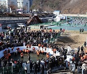 화천산천어축제 맨손잡기 체험 인기