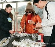 산천어축제 구이터 인기