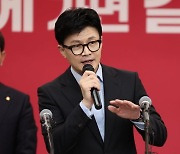 與, 교총 회장·학폭 전문 변호사 영입… 한동훈 비대위 첫 영입 인사