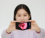 360도로 꺾는 폴더블폰… 세계 유일의 투명 OLED [CES 2024]