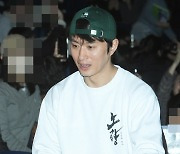 항왜 준사 김성규, 선물이 너무 많아 받을 손이 없네~~  [포토엔HD]