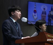 [포토] 방송법 꺼내든 이준석 “공영방송 사장, 낙하산 임명 원천 봉쇄”