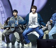 [포토] B1A4, '어깨 들썩여지는 즐거운 무대'