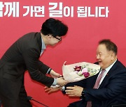 한동훈 “지금 민주당은 과거와 달라, 이상민 의원 결단과 용기 존경”