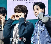 [MD포토] B1A4, '볼하트 귀엽죠?'