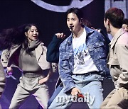 [MD포토] B1A4 신우, '무대위 카리스마'