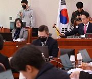 '개 식용 금지법' 법사위 통과…내일 본회의 처리