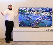 삼성, AI로 축구공 흔들림 보정···무선·투명으로 TV한계 깬 LG [CES 2024]