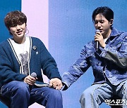 B1A4 산들-신우 '손 맞잡은 훈훈함'[엑's HD포토]