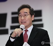 이낙연 전 대표, 울산서 열린 출판기념회 참석