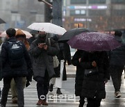 [포토] 대설주의보 속 출근길