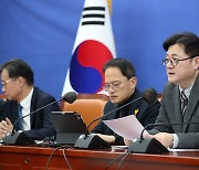 원내대책회의 주재하는 홍익표 민주당 원내대표