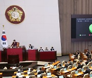 ‘개 식용 금지법’ 국회 본회의 통과… 도살·유통하면 ‘징역’