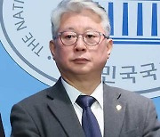 ‘원칙과상식’ 조응천 “이재명 답 없으면 내일 탈당”