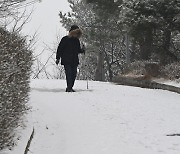 내일까지 더 내리는 눈 ‘언덕 길 주의하세요’