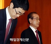 [포토] 인사하는 윤석민 태영그룹 회장